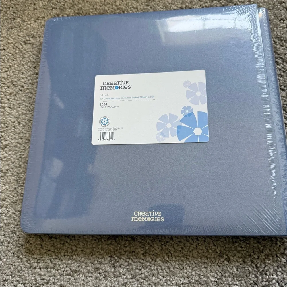 Creative Memories 2024 Glacier Lake Shimmer Foiled Album cover - Picture 2 of 3